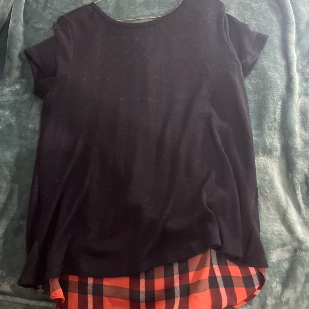 Nice black shirt dropped from the back size large 😍